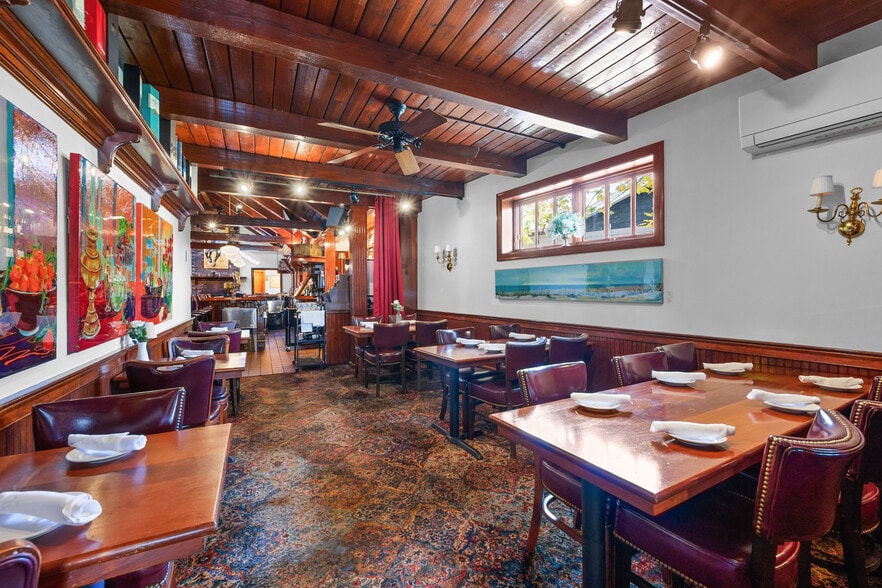 More Photos Of 488 South St, Hyannis Restaurant For Sale
