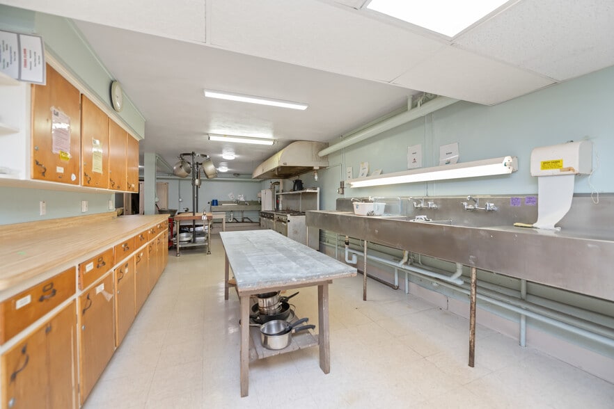 More Photos Of 2889 Culver rd, Rochester Specialty For Sale