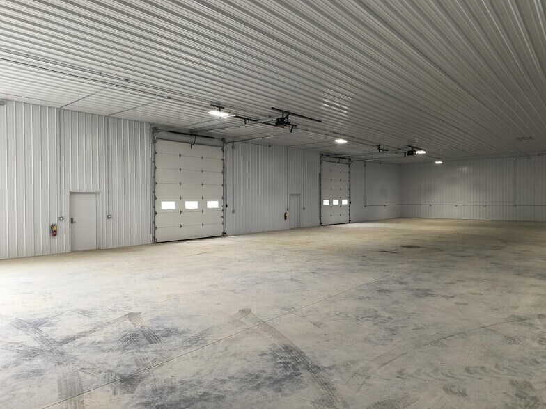 More Photos Of 8300 Clay St, Merrillville Warehouse For Lease