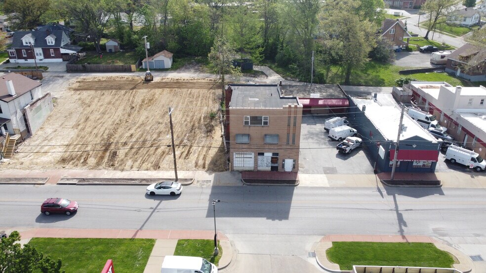 More Photos Of 2622 Woodson Rd, Overland Office Residential For Sale