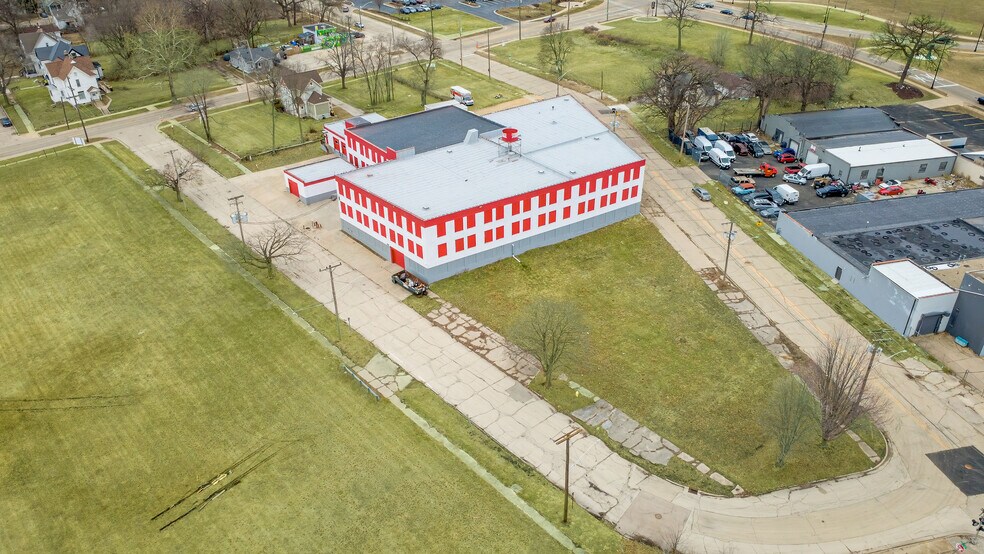 More Photos Of 1034 Short Elm St, Rockford Self Storage For Sale