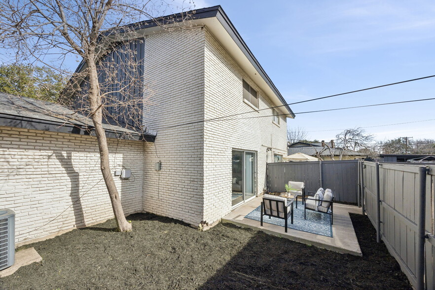 More Photos Of 15545 El Estado Dr, Dallas Multifamily For Sale