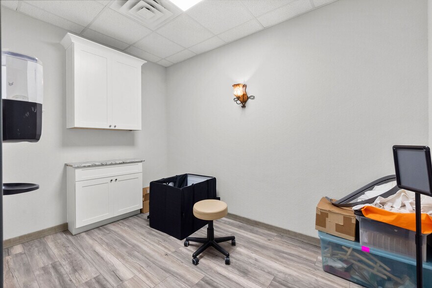 More Photos Of 525 Woodland Square Blvd, Conroe Coworking Space