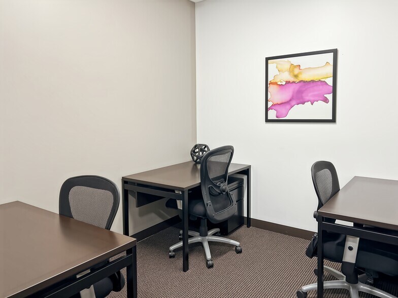 More Photos Of 4620 E 53rd St, Davenport Coworking Space