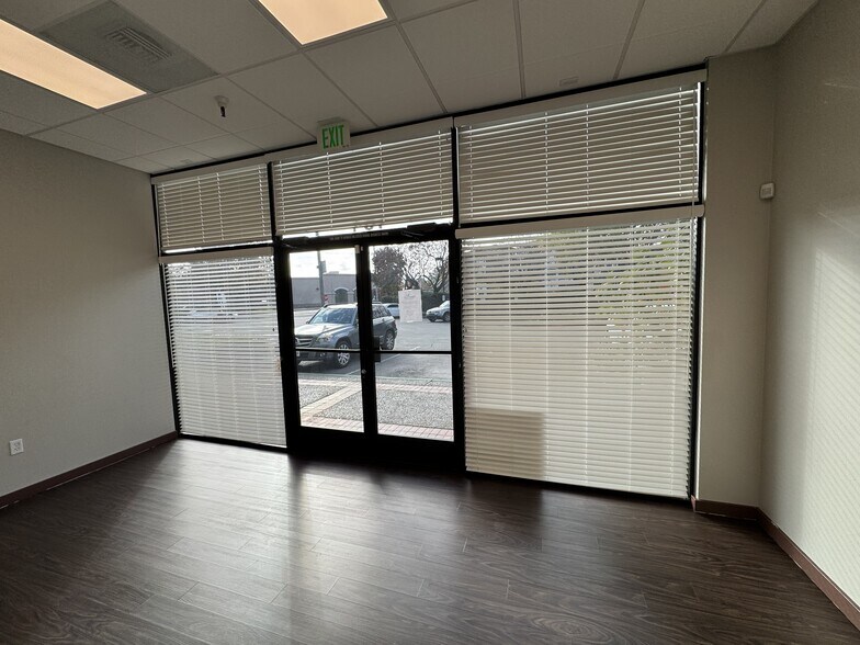 More Photos Of 975 Diablo Ave, Novato Freestanding For Lease