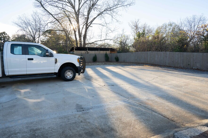 More Photos Of 232 SE Powers Ferry Rd, Marietta Office For Sale