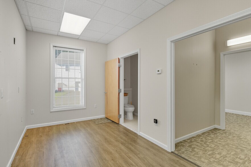 More Photos Of 5 Creamery Brk, East Granby Office For Sale