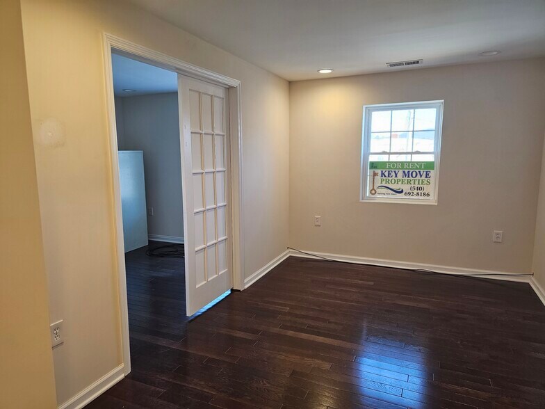 More Photos Of 27 S Royal Ave, Front Royal Medical For Lease