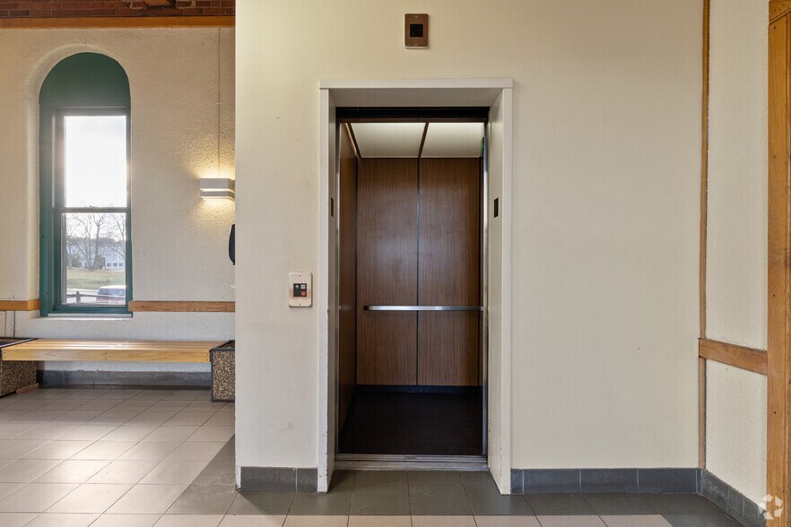 More Photos Of 290 Pratt St, Meriden Light Manufacturing For Lease