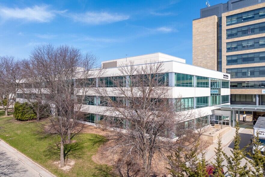 Primary Photo Of 820 E Grant St, Appleton Medical For Lease