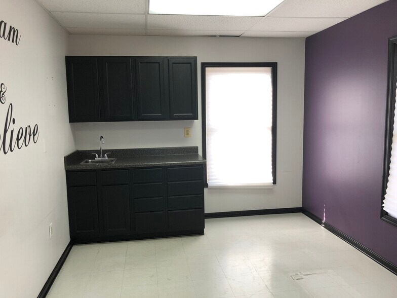 More Photos Of 11355 Pembrooke Sq, Waldorf Medical For Sale