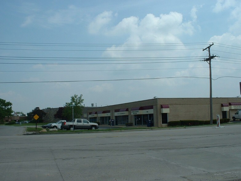 More Photos Of 1500-1534 E Algonquin Rd, Arlington Heights Warehouse For Lease