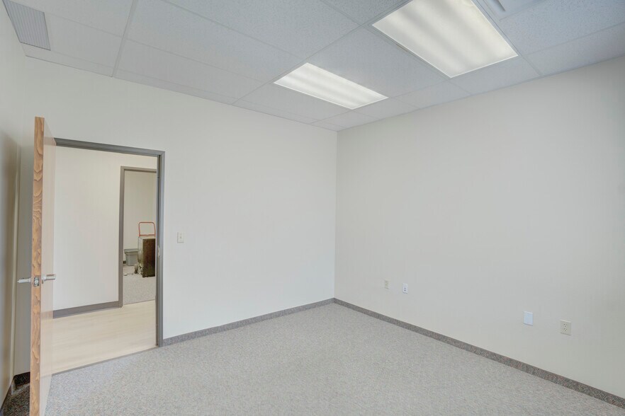 More Photos Of 2099 N Collins Blvd, Richardson Office For Lease