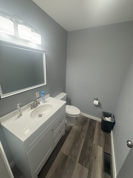 More Photos Of 8420 Masters Rd, Indianapolis Office For Sale