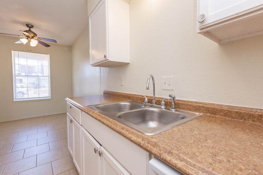 More Photos Of 7404 Lyrewood Ln, Oklahoma City Apartments For Sale