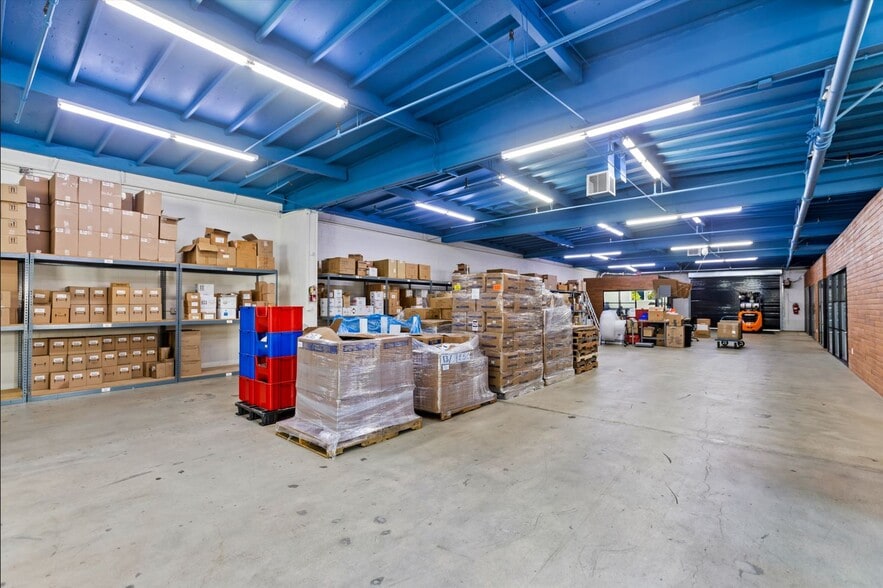 More Photos Of 21314-21316 Sherman Way, Canoga Park Service For Lease