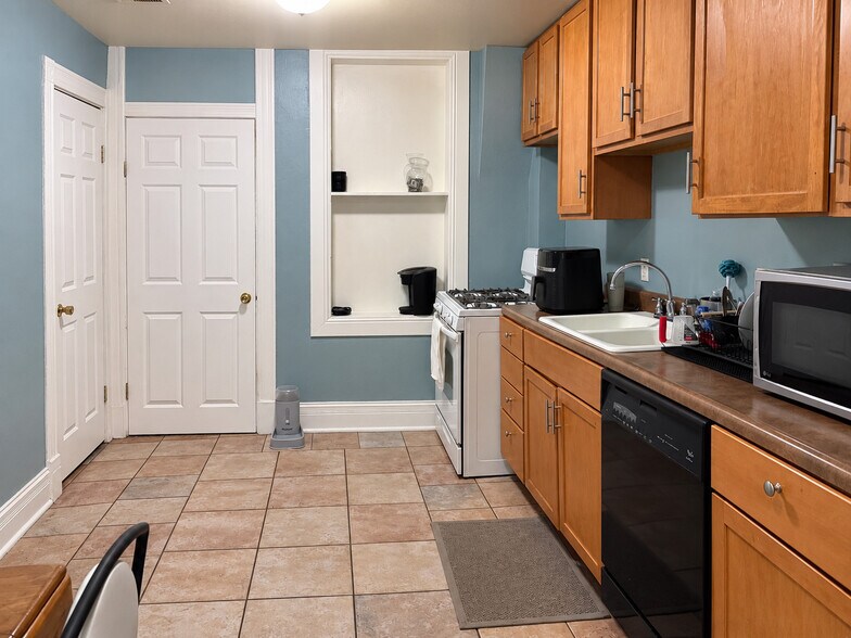 More Photos Of 4500 Virginia Ave, Saint Louis Storefront Retail Residential For Sale