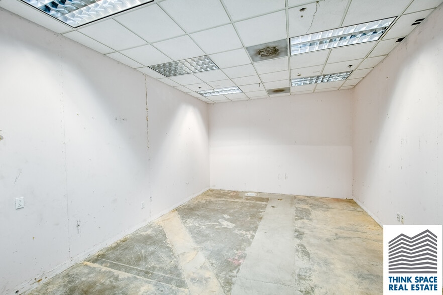 More Photos Of 9419 Mason Ave, Chatsworth Manufacturing For Lease