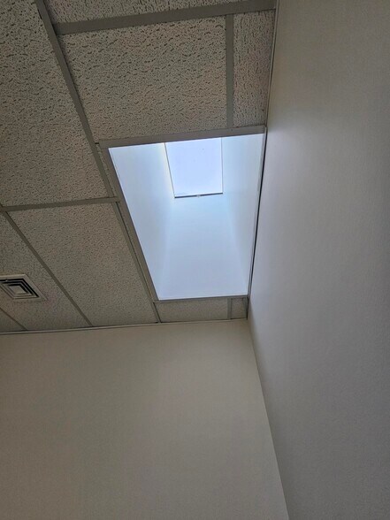 More Photos Of 166 E Jericho Tpke, Mineola Office For Lease