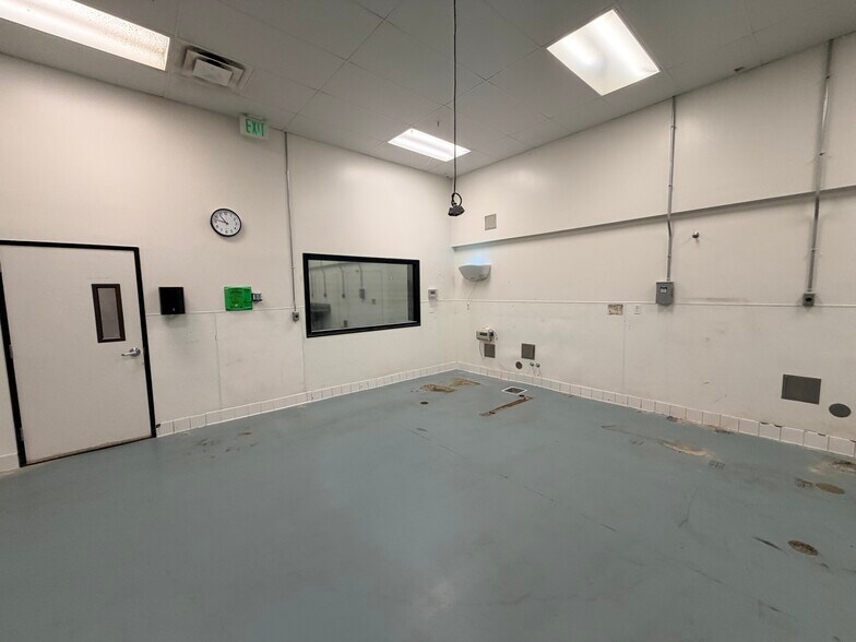More Photos Of 3975 Landmark St, Culver City Warehouse For Lease