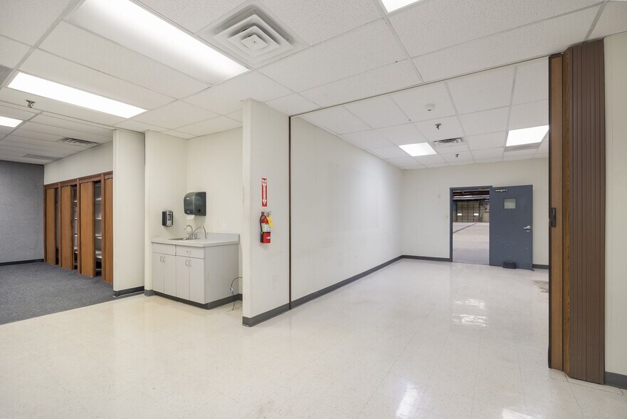 More Photos Of 4811 Easton Rd, Saint Joseph Industrial For Lease