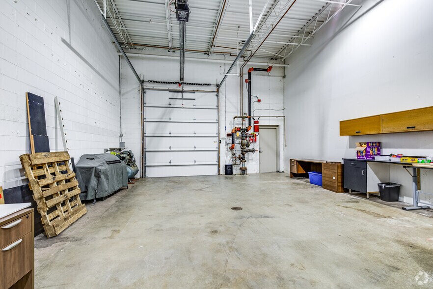 More Photos Of 3276 Fanum Rd, Vadnais Heights Service For Lease