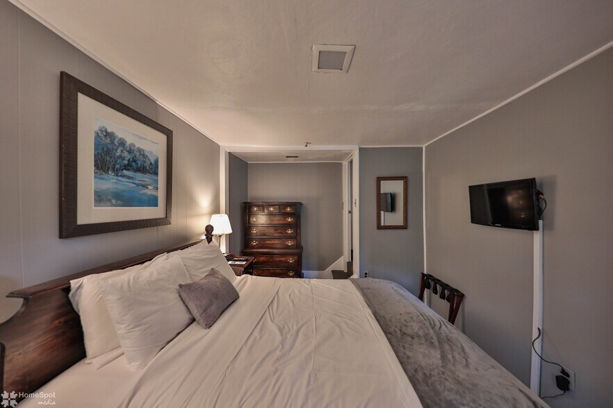 More Photos Of 2468 Route 390, Canadensis Hospitality For Sale