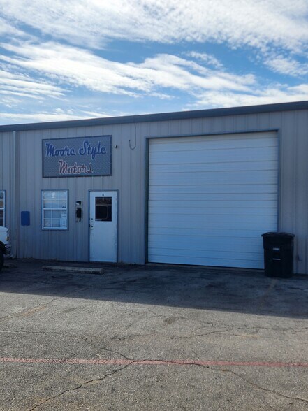 More Photos Of 908 N Twin Creek Dr, Killeen Warehouse For Lease