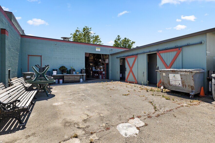 More Photos Of 1006 N Idaho St, San Mateo Service For Sale