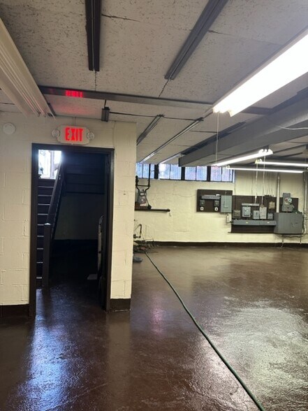 More Photos Of 60 Claremont Pl, Mount Vernon Light Distribution For Lease