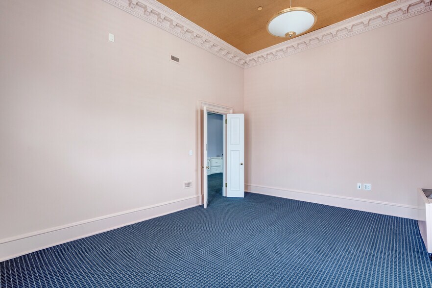 More Photos Of 2040 S St NW, Washington Office For Sale