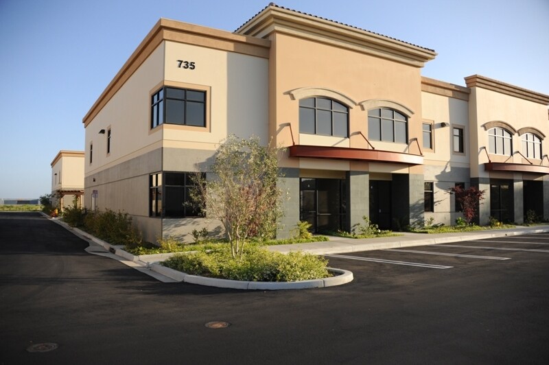 More Photos Of 725 W Ventura Blvd, Camarillo Warehouse For Lease