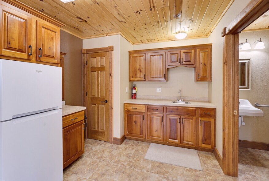 More Photos Of 1100 Mount Rushmore Rd, Custer Flex For Sale