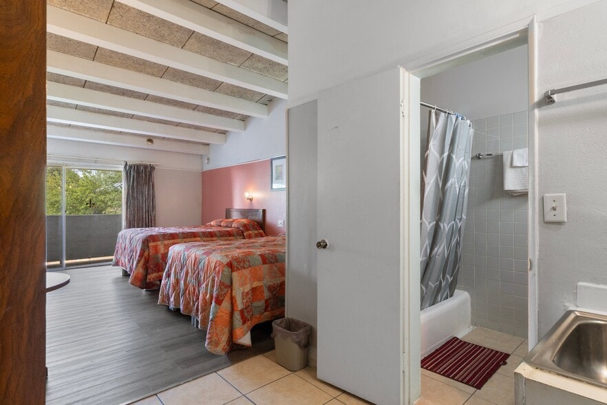 More Photos Of 5565 E Silver Springs Blvd, Silver Springs Hotel For Sale