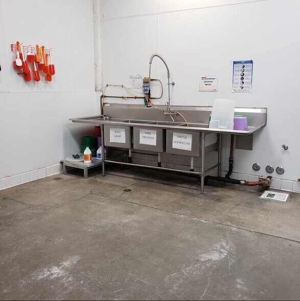 More Photos Of 13294 Ralston Ave, Sylmar Warehouse For Sale