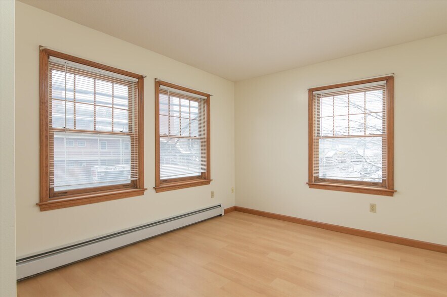 More Photos Of 156 Main St, Ludlow Office For Sale