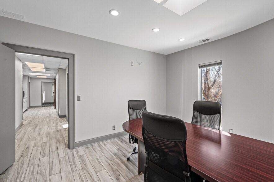 More Photos Of 4920-4934 Lincoln Dr, Edina Office For Sale