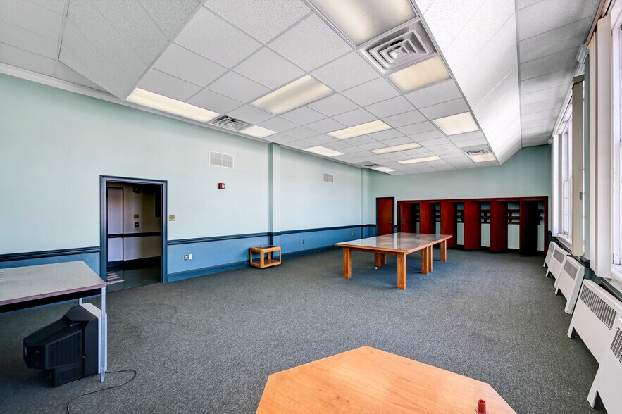 More Photos Of 301 Delaware Ave, Olyphant Office For Sale