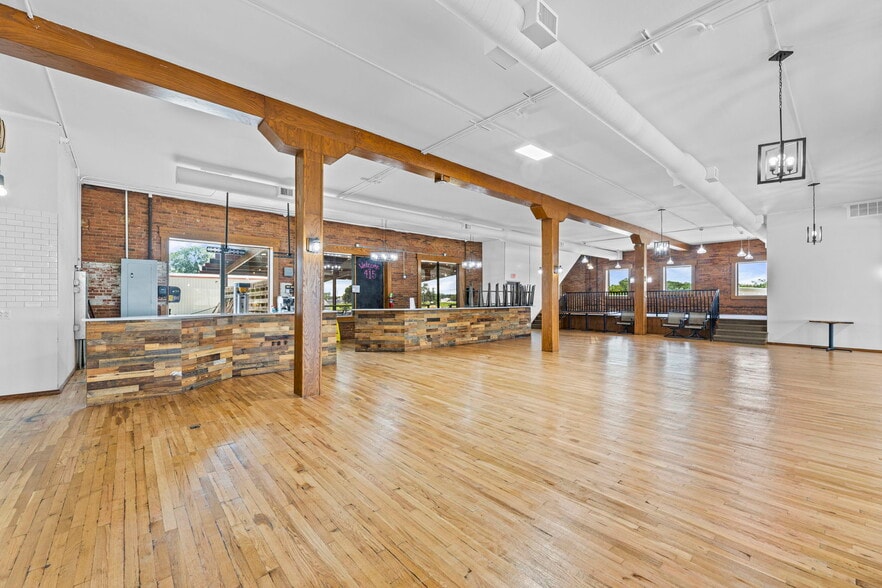 More Photos Of 415 W Madison Ave, Iola Restaurant For Sale