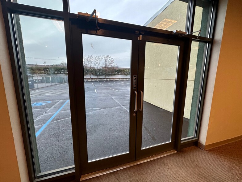 More Photos Of 220 Broadhollow Rd, Farmingdale Showroom For Sale