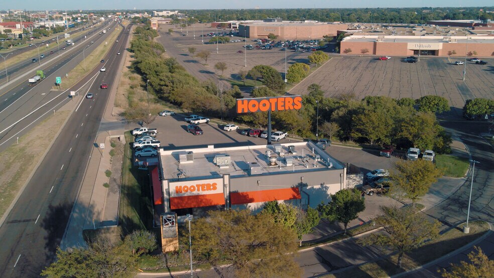 More Photos Of 8101 W I-40, Amarillo Restaurant For Lease