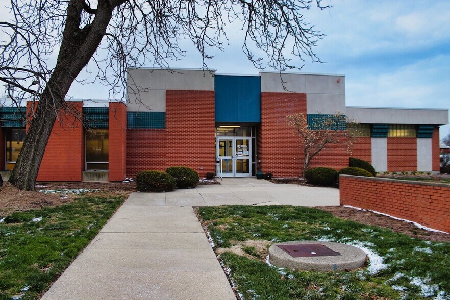 Primary Photo Of 651 E Main St, Dayton Office For Sale