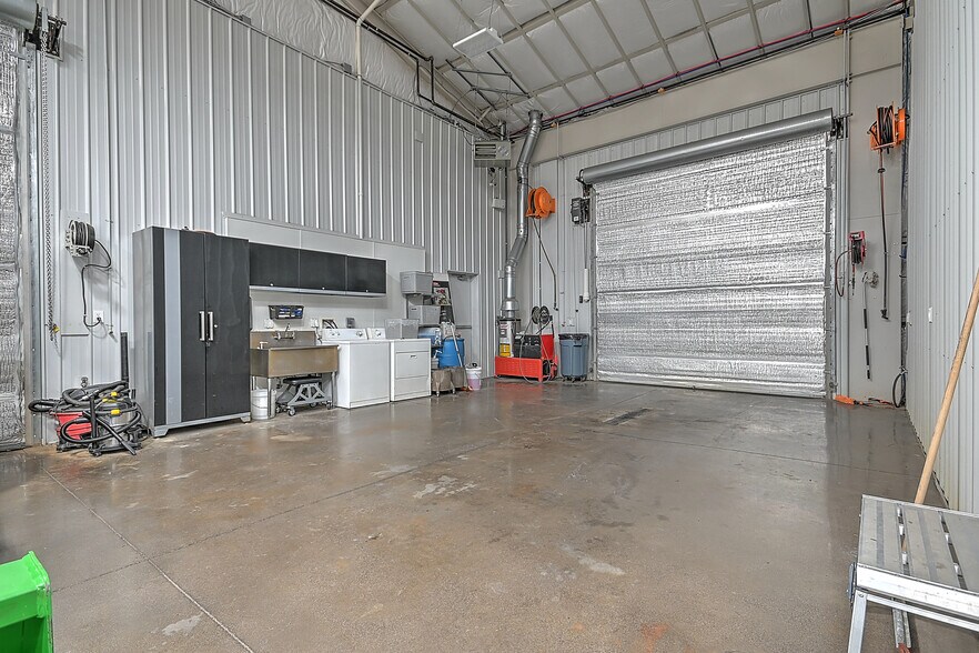 More Photos Of 317 Bluff City Hwy, Bristol Flex For Sale