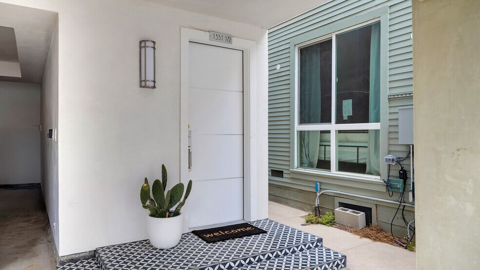 More Photos Of 1351 Seward St, Los Angeles Apartments For Sale