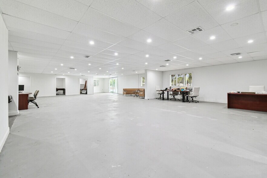 More Photos Of 12425 N Florida Ave, Tampa Medical For Lease