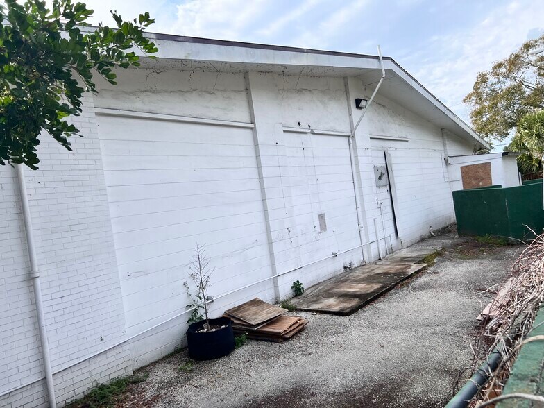 More Photos Of 4059 5th Ave N, Saint Petersburg Convenience Store For Lease