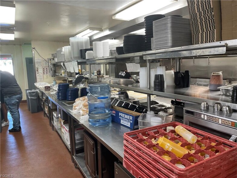 More Photos Of 12148 S Cleveland Ave, Fort Myers General Retail For Sale