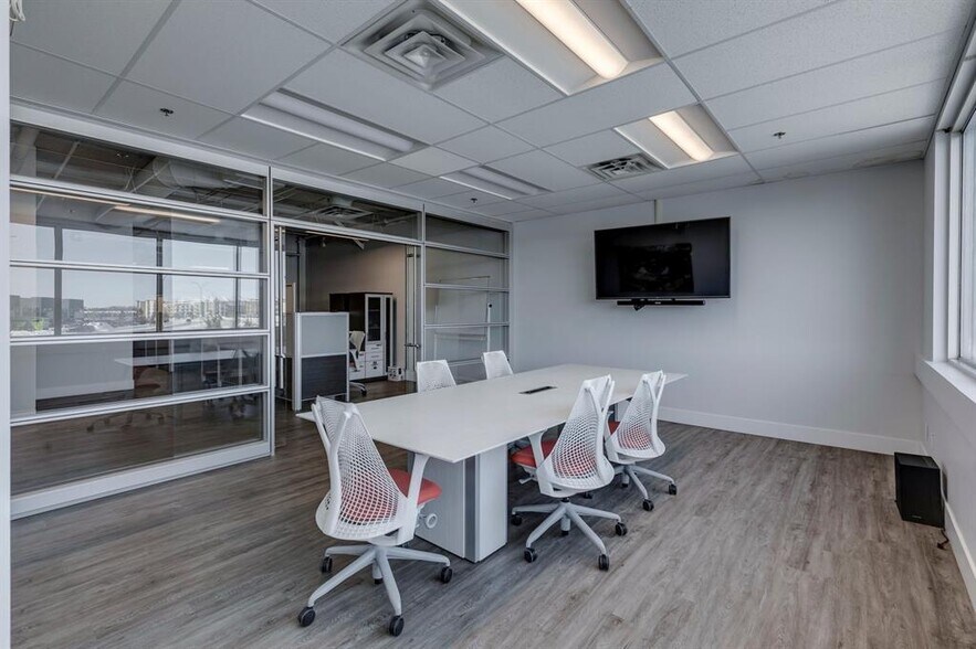 More Photos Of 2903 Kingsview Blvd SE, Airdrie Showroom For Sale