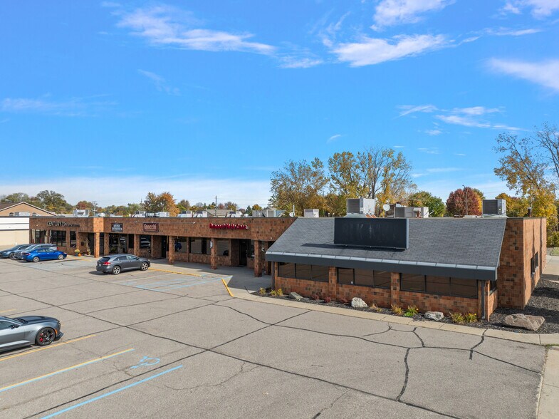 Primary Photo Of 41560-41660 Garfield Rd, Clinton Township Freestanding For Sale
