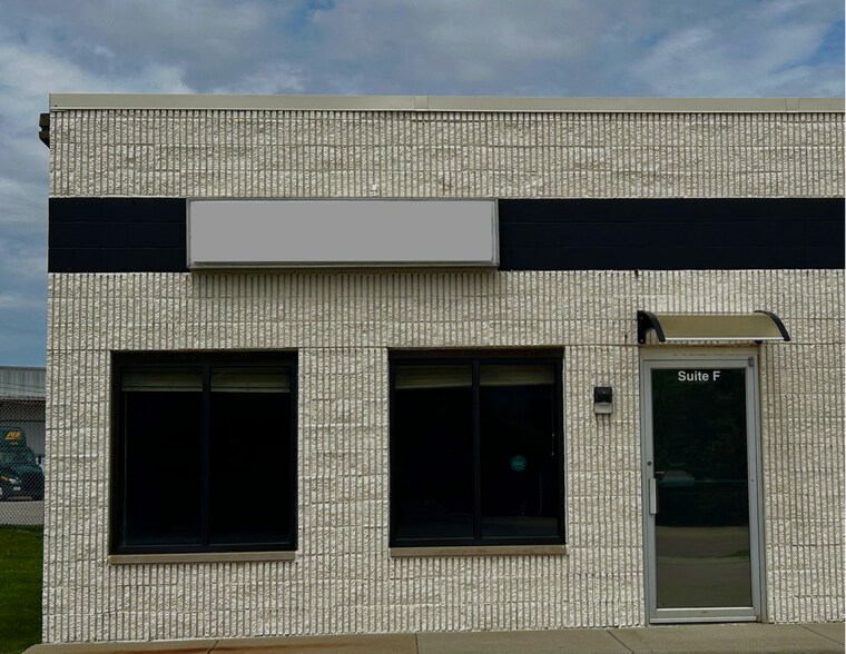 Primary Photo Of 1624 Commerce Pky, Bloomington Industrial For Lease